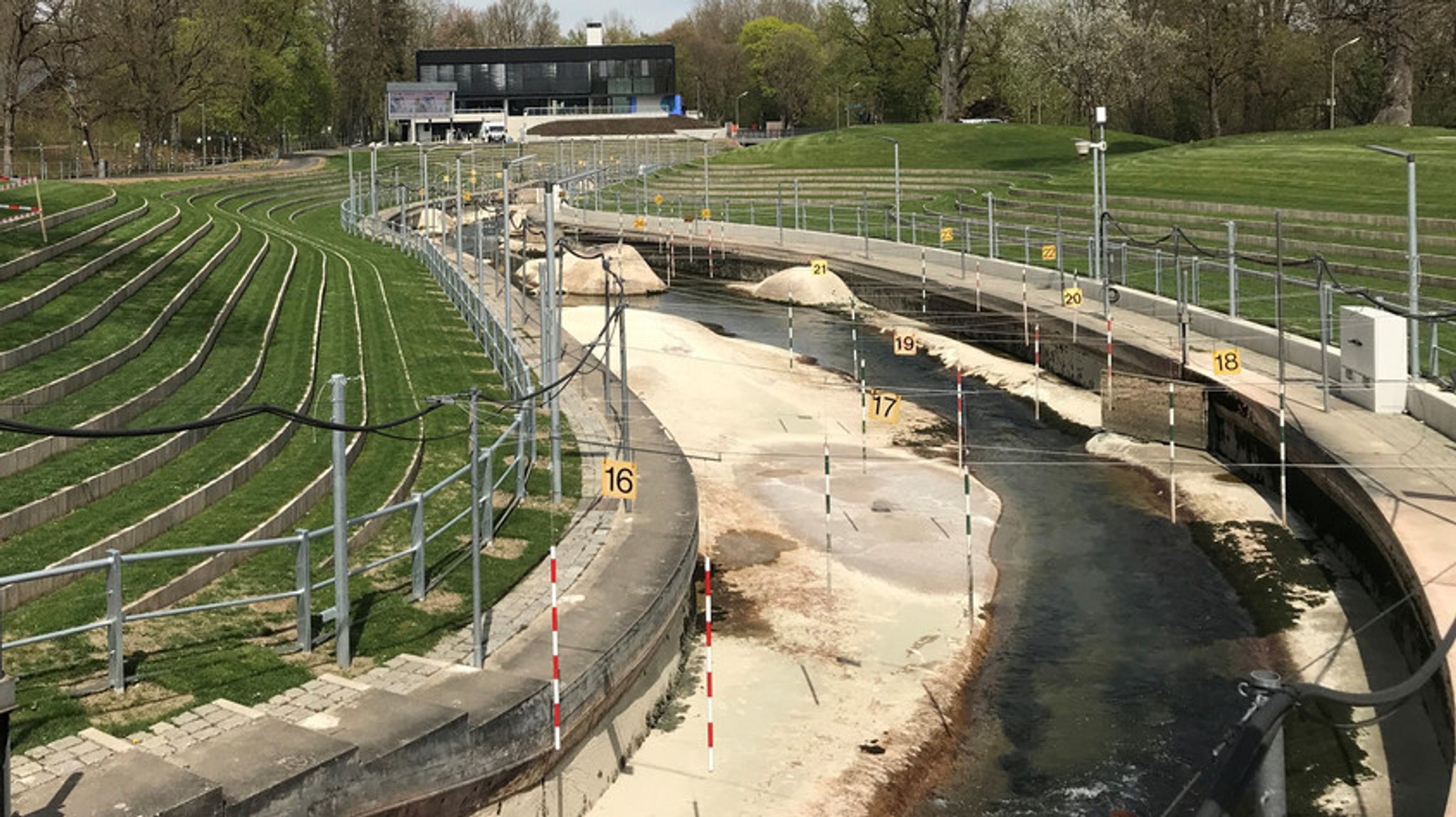 Der trockengelegte Eiskanal in Augsburg