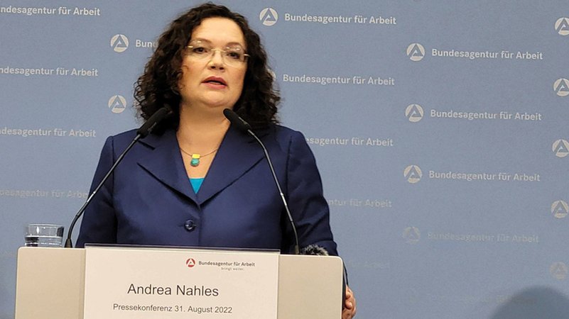 Die Vorstandsvorsitzende der Bundesagentur für Arbeit, Andrea Nahles, gibt die Zahl der Arbeitslosen im August bekannt.