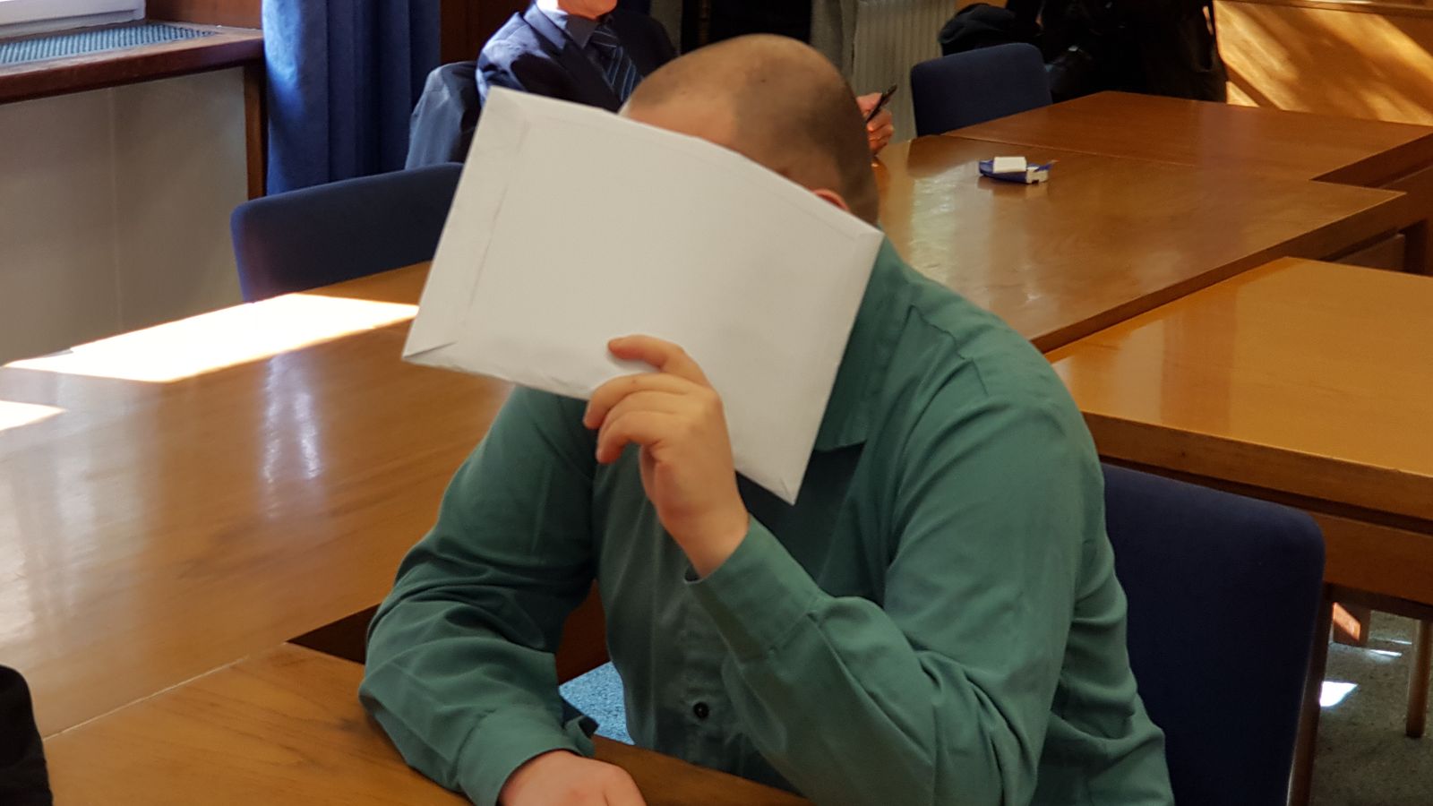 Sie sucht ihn zum benutzen