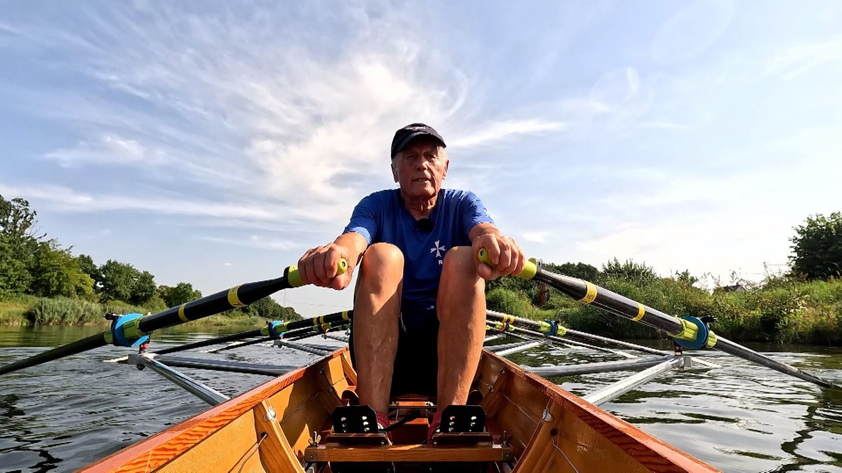 Sie sind zwischen 77 und 85 Jahre alt und steigen immer noch jede Woche zusammen ins Boot: die älteste Mannschaft des Rudervereins Nürnberg. Die fünf Ruderinnen und Ruderer beweisen: Rudern kann man bis ins hohe Alter – mit kleinen Einschränkungen. Im Bild: Jörg Jordan, 83 Jahre alt.