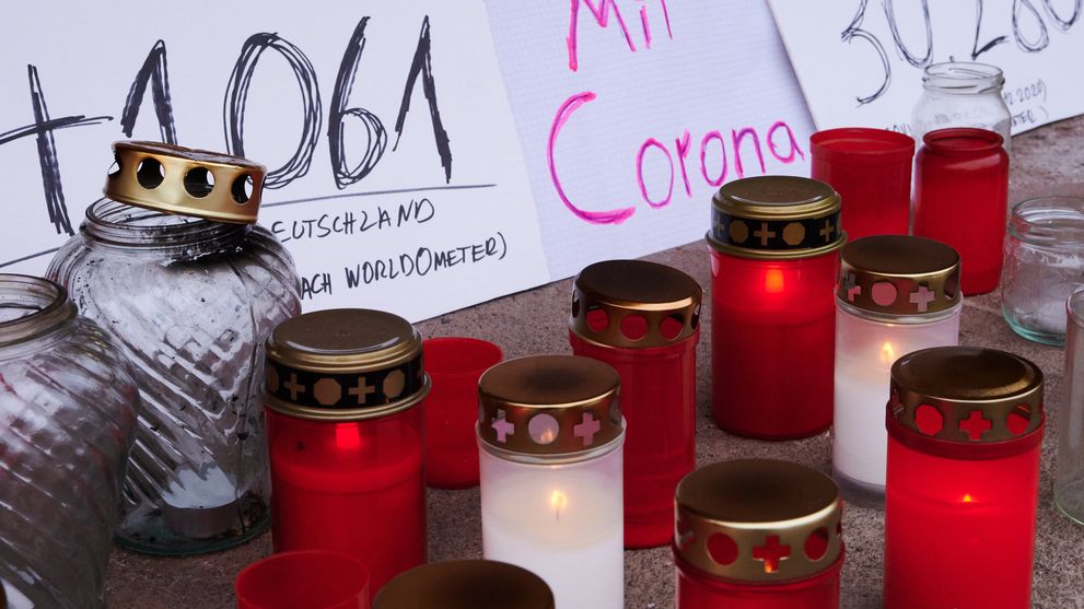 Corona Tote Munchner Jesuiten Bieten Ersten Festen Gedenkort Br24