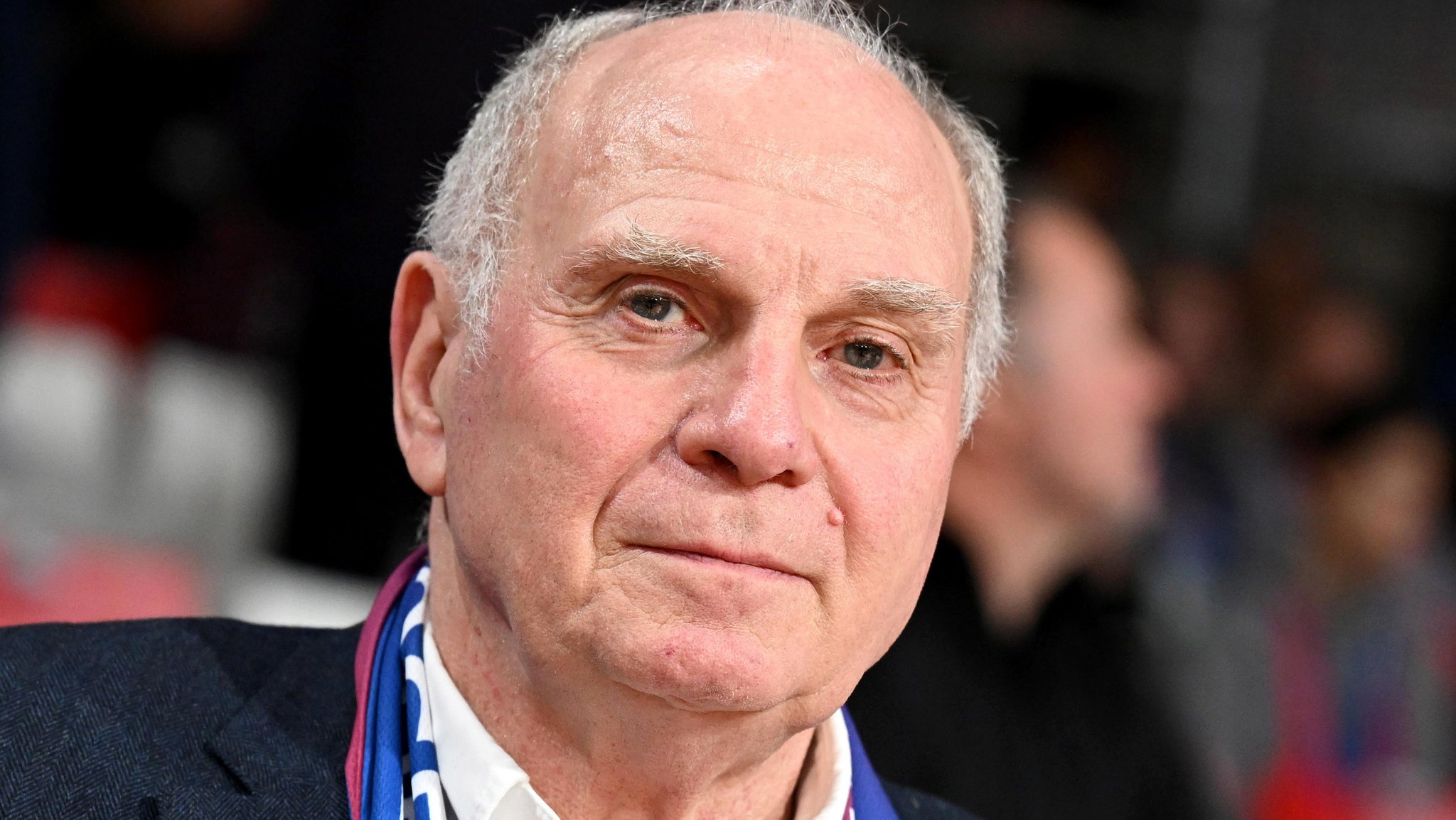 ARCHIV - 09.01.2024, Bayern, München: Basketball: Euroleague, FC Bayern München - Real Madrid. Uli Hoeneß, Ehrenpräsident des FC Bayern München, vor dem Spiel. (zu dpa: «Hoeneß über Wirtz-Transfer: Macht liegt bei Bayer Leverkusen») Foto: Ulrich Gamel/Bildagentur kolbert-press/dpa +++ dpa-Bildfunk +++ | Bild: dpa-Bildfunk/Ulrich Gamel ARCHIV - 09.01.2024, Bayern, München: Basketball: Euroleague, FC Bayern München - Real Madrid. Uli Hoeneß, Ehrenpräsident des FC Bayern München, vor dem Spiel. (zu dpa: «Hoeneß über Wirtz-Transfer: Macht liegt bei Bayer Leverkusen») Foto: Ulrich Gamel/Bildagentur kolbert-press/dpa +++ dpa-Bildfunk +++