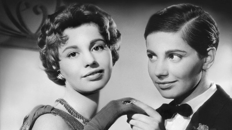 Die doppelte Johanna von Koczian in "Viktor und Viktoria" (1957) | Bild: picture alliance / Sammlung Richter | Sammlung Richter Die doppelte Johanna von Koczian in "Viktor und Viktoria" (1957)