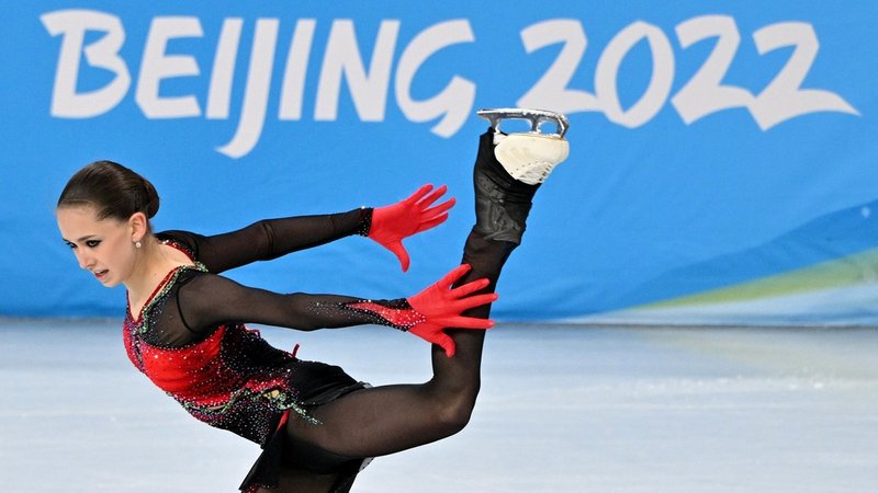 Die russische Eiskunstlauf-Olympiasiegerin Kamila Valieva auf dem Eis