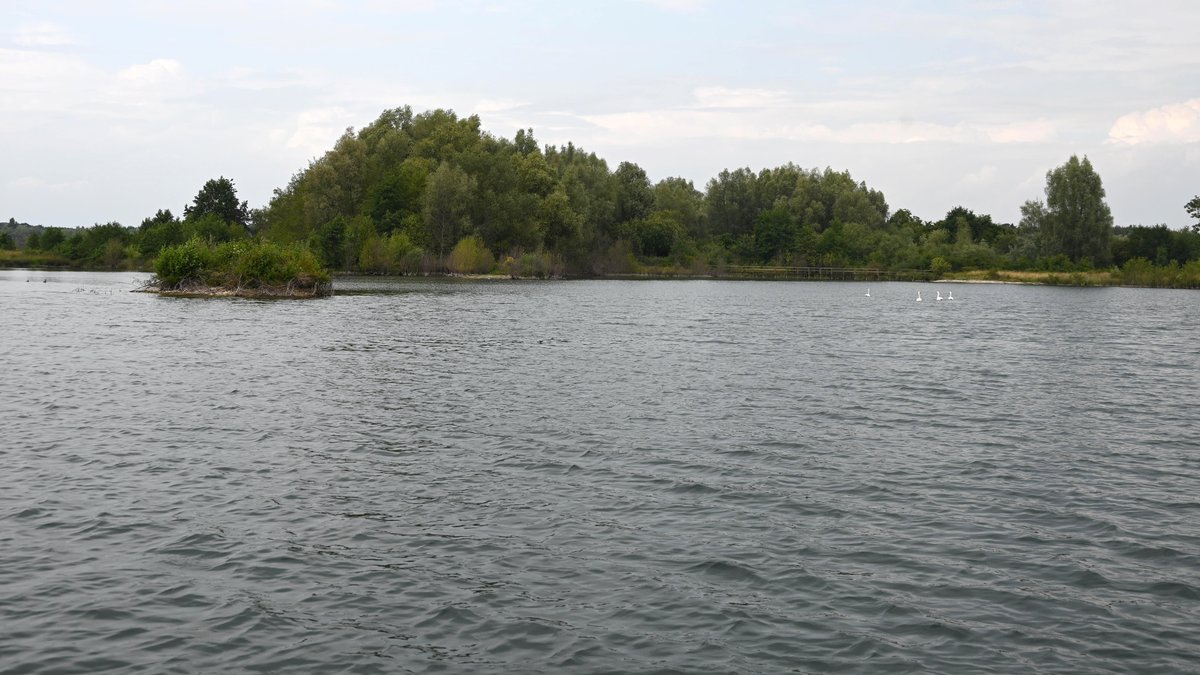 Polizisten entdecken Leiche in Dettelbacher Baggersee
