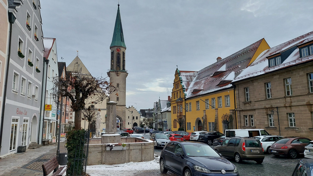 Der Stadtplatz von Kemnath mit gotischer Stadtpfarrkirche