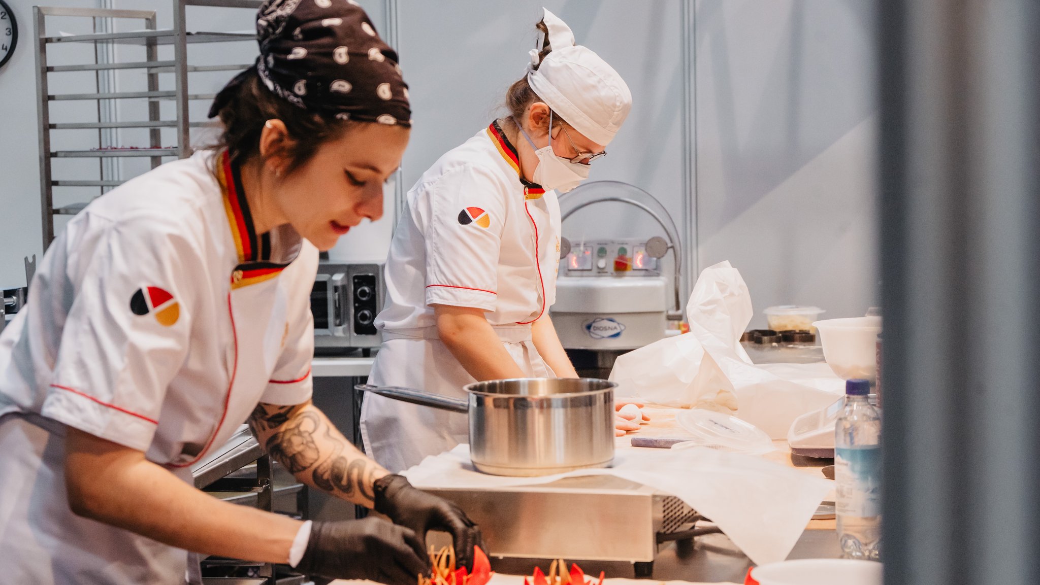 Johanna Lenhardt und Lea Wagner bei der Bäcker-Weltmeisterschaft | Bild: Johanna Lenhardt Johanna Lenhardt und Lea Wagner bei der Bäcker-Weltmeisterschaft