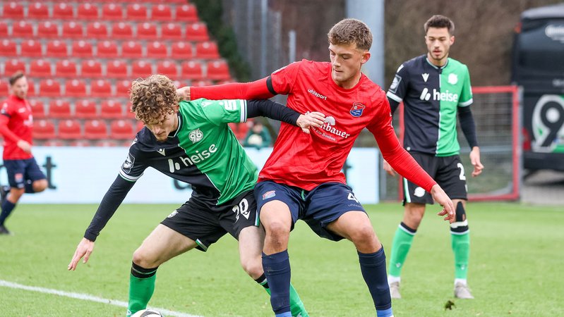 Unterhaching - Hannover | Bild: picture-alliance/dpa Unterhaching - Hannover
