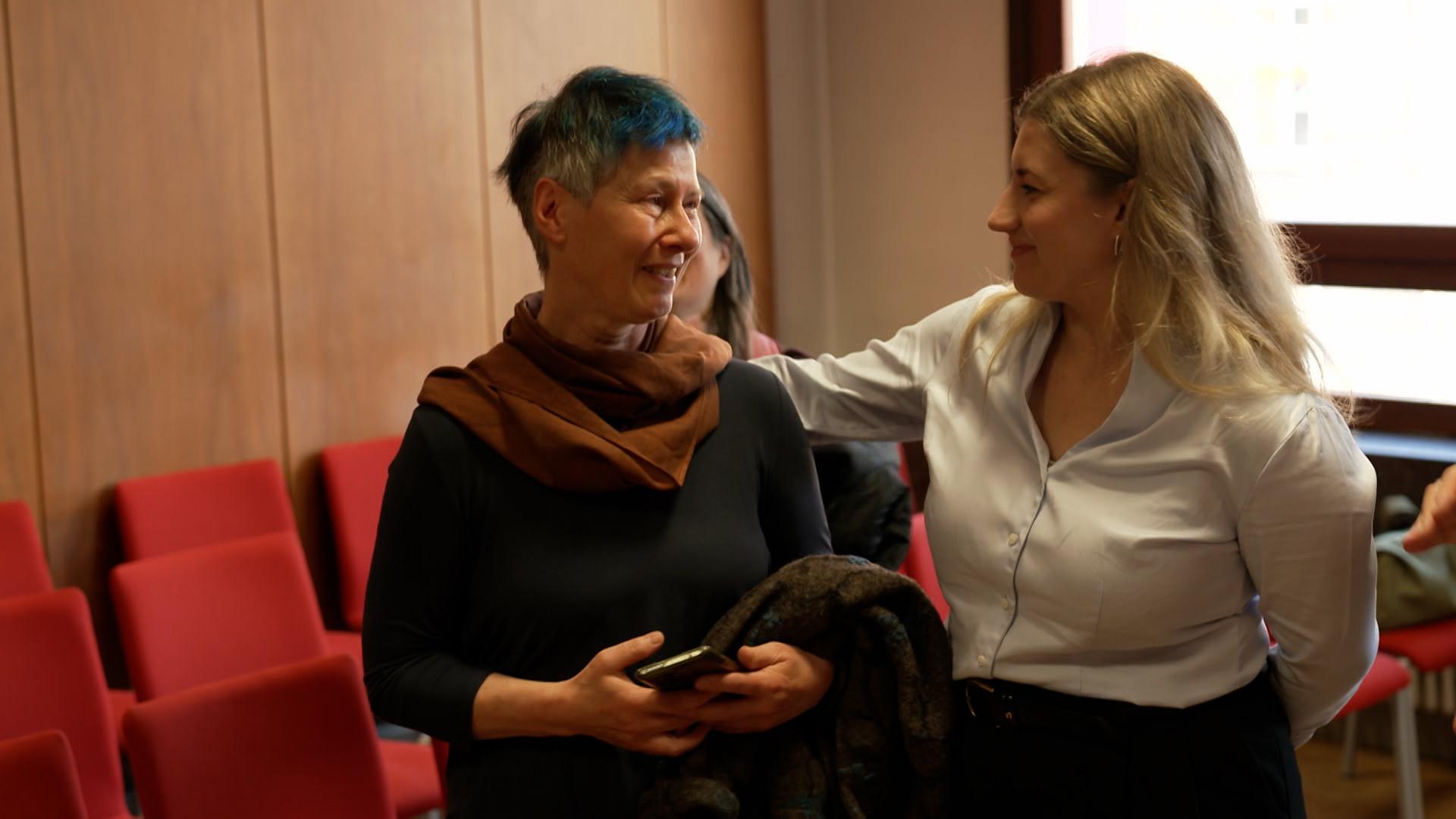 Isabella Paape (l.) und ihre Anwältin