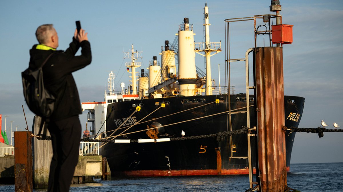 Suche nach Ursache des Frachterunglücks auf der Nordsee: Ermittler befragen Crew-Mitglieder