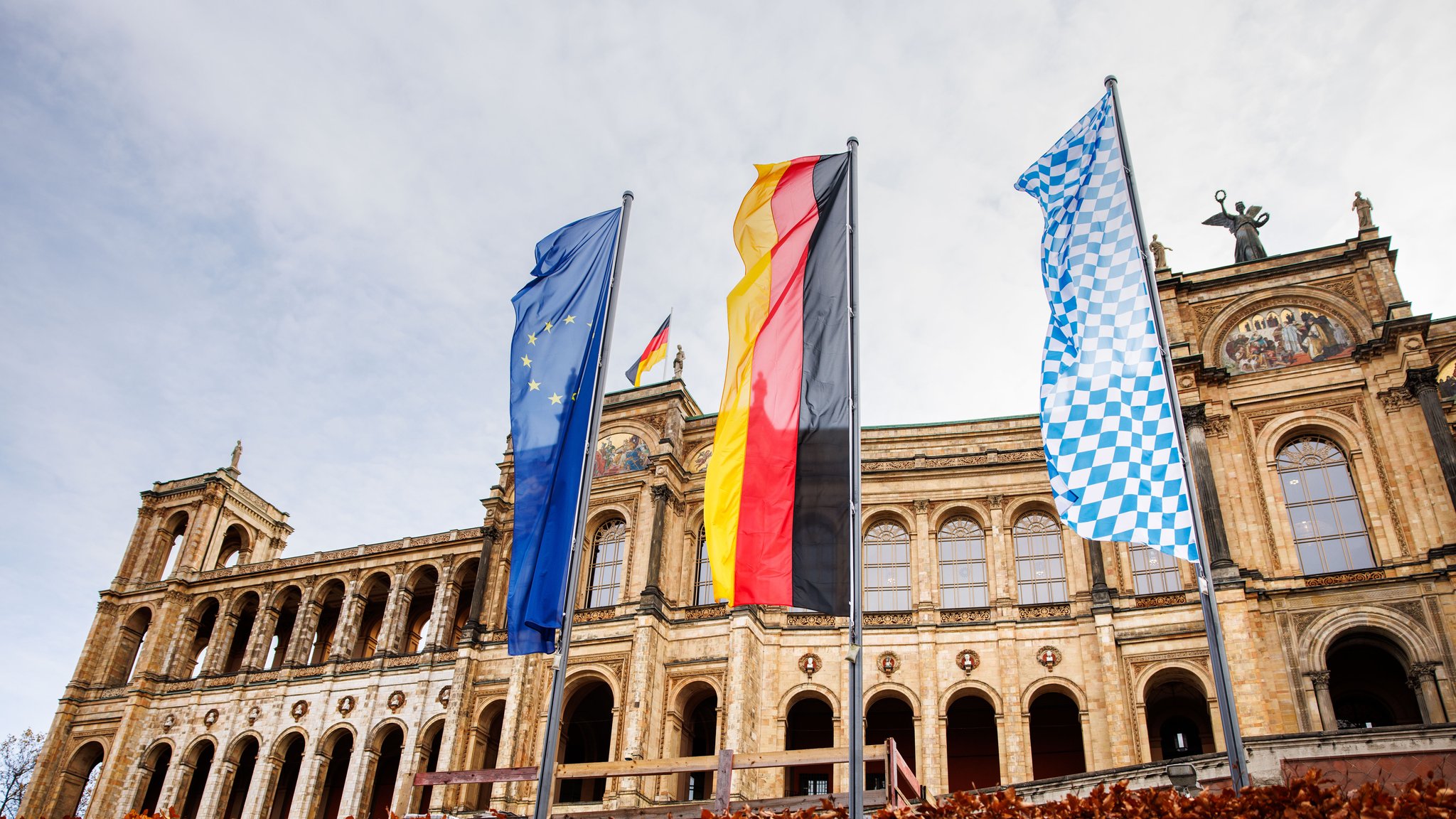 Demos gegen rechts: SPD und Grüne dabei, Aiwanger spottet