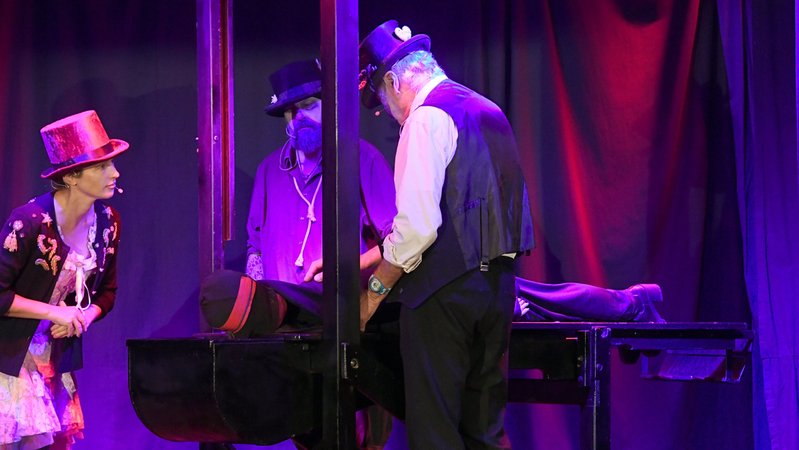 Das historische Varieté-Theater "Auf geht's beim Schichtl" zählt nun zum immateriellen Kulturerbe. (Bild von 2023) | Bild: dpa-Bildfunk/Felix Hörhager Das historische Varieté-Theater "Auf geht's beim Schichtl" zählt nun zum immateriellen Kulturerbe. (Bild von 2023)