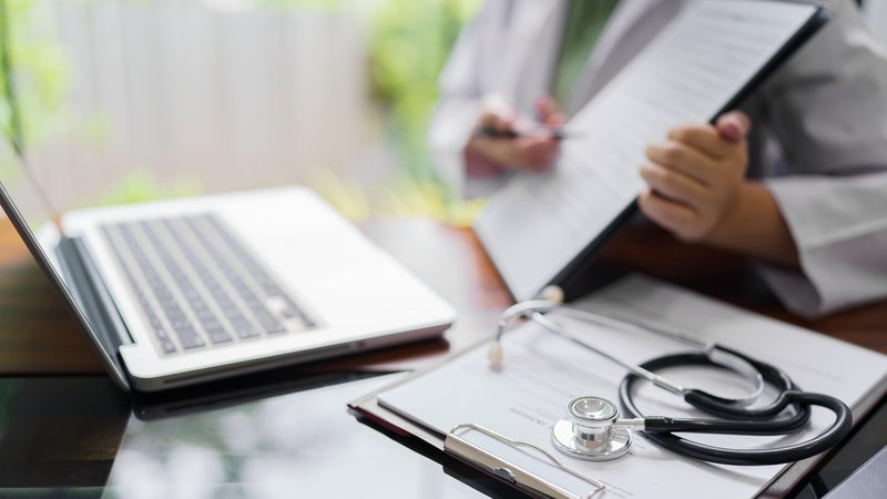 (Symbolbild) Künstliche Intelligenz in der Medizin | Bild: picture alliance / Zoonar | Sirijit Jongcharoenkulchai (Symbolbild) Künstliche Intelligenz in der Medizin