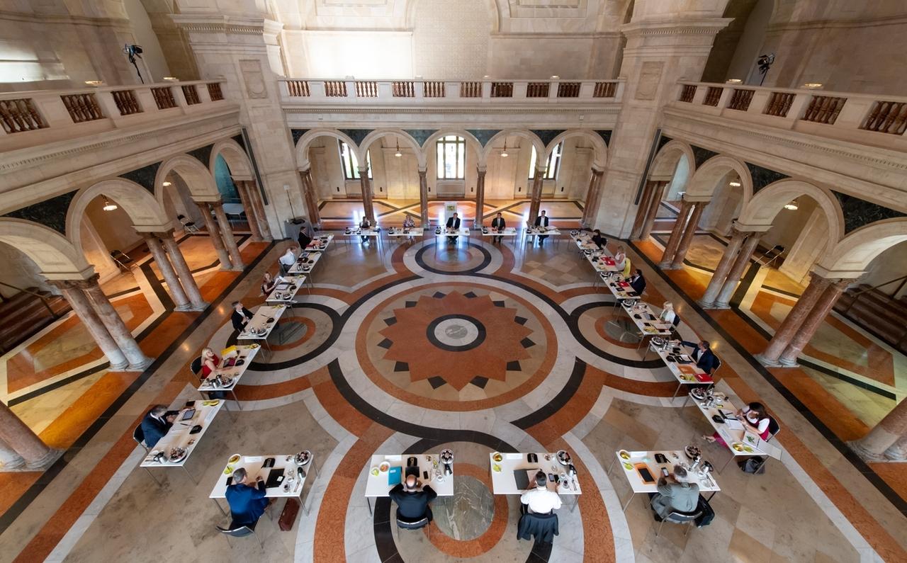 Br24live Kabinett Will Corona Bussgeld Festlegen Br24