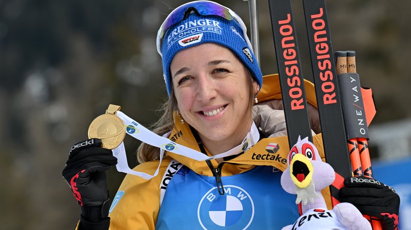 Franziska Preuß holt insgesamt vier WM-Medaillen in Lenzerheide. | Bild: picture-alliance / dpa Franziska Preuß holt insgesamt vier WM-Medaillen in Lenzerheide.