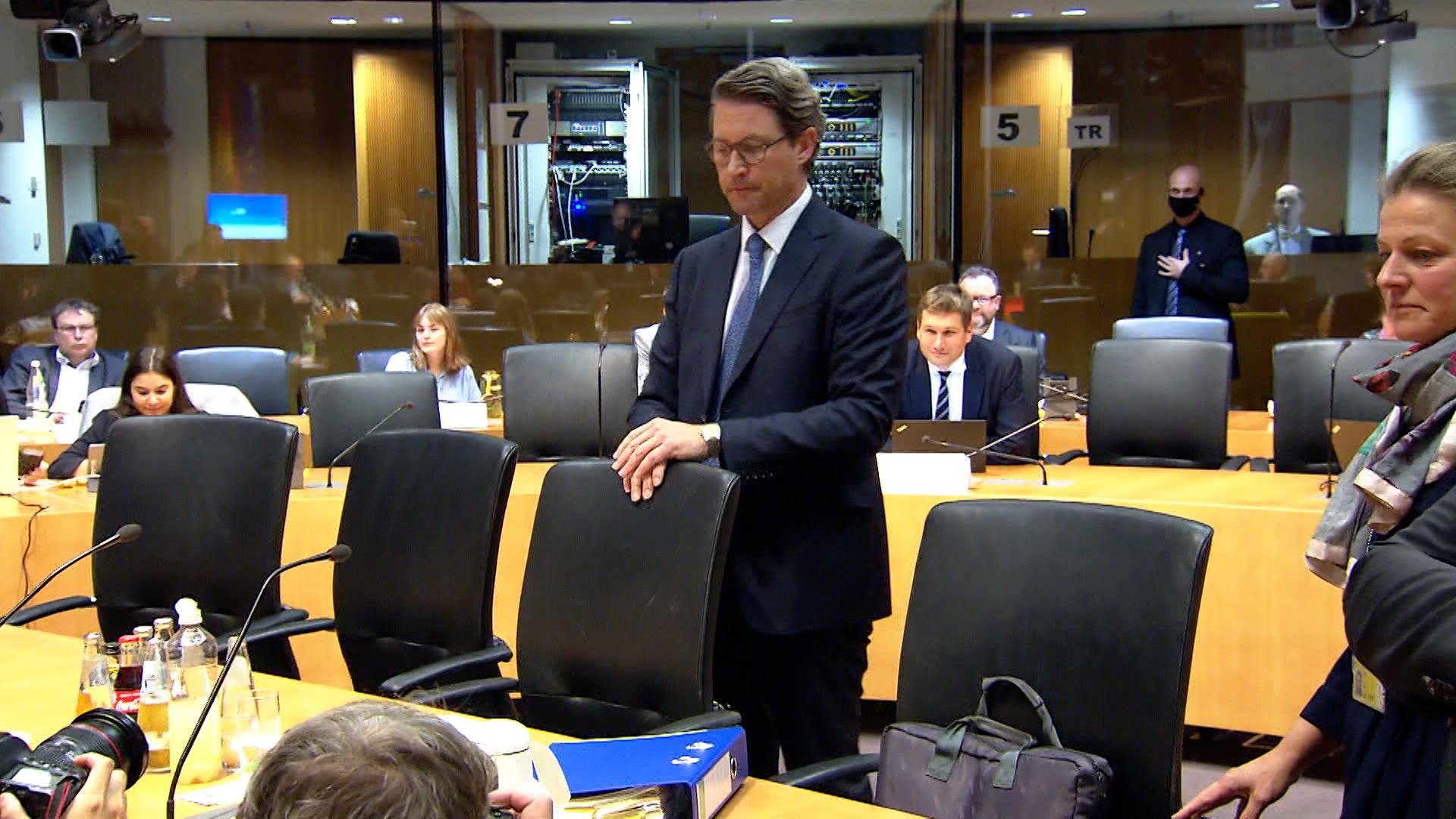 Der ehemalige Bundesverkehrsminister Scheuer vor dem Maut-Untersuchungsausschuss