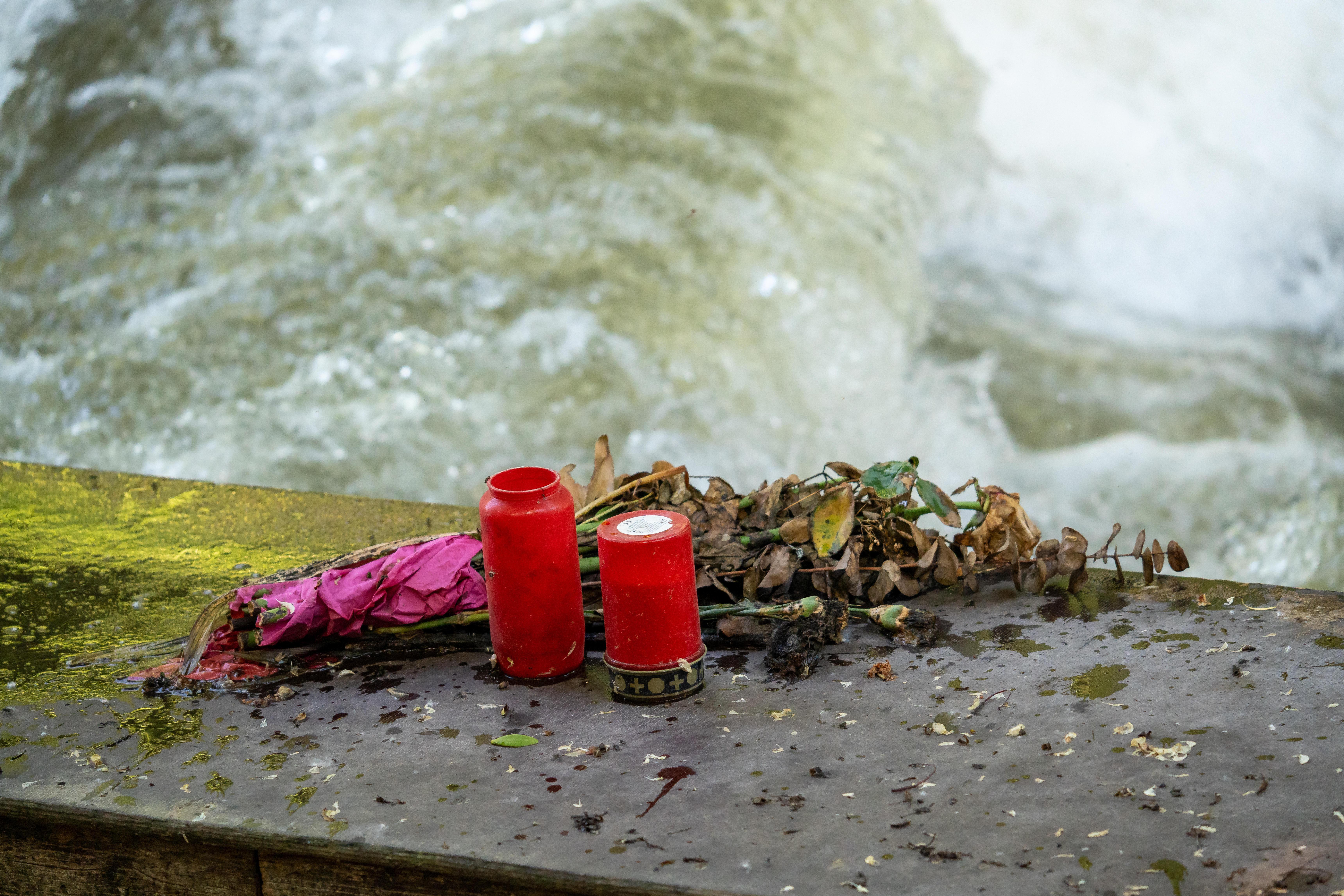 Die Eisbachwelle in München ist nach dem Surf-Unfall einer jungen Surferin für das Surfen und Baden gesperrt.