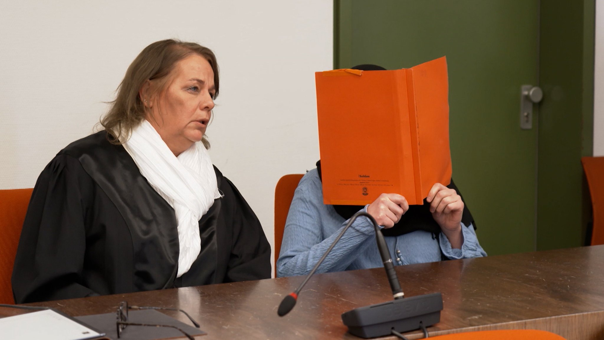 Vier Jahre Haft für IS-Rückkehrerin aus Oberfranken | Bild: BR Vier Jahre Haft für IS-Rückkehrerin aus Oberfranken