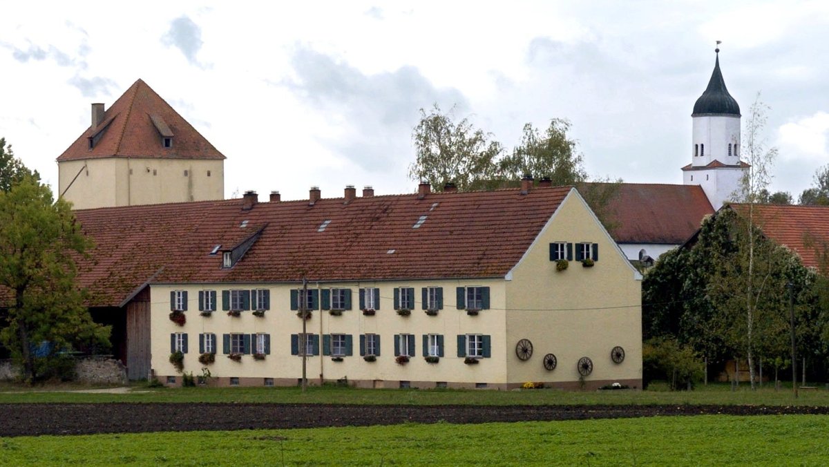Ansicht des Hofguts Klosterzimmern (Kreis Donau-Ries), das von der Glaubensgemeinschaft "Zwölf Stämme" bewohnt wurde.