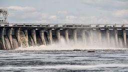 Das Wasserkraftwerk an einem Stausee des Dnipro ist nach russischem Beschuss in "kritischem Zustand" (Archivfoto) | Bild:picture alliance / Photoshot
