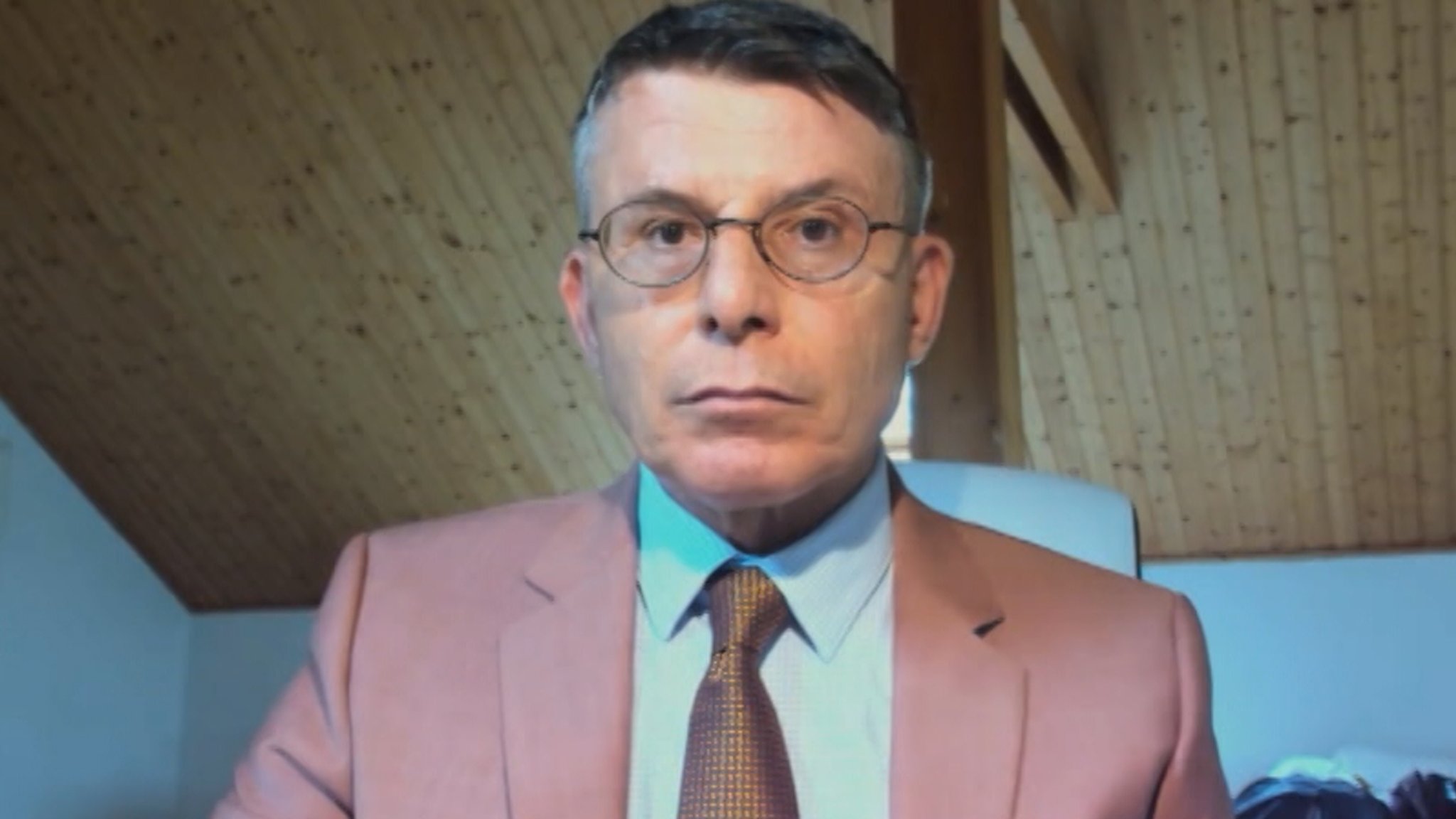 Politikwissenschaftler: Mangel an Abwehrraketen schwächt die Ukraine | Bild: BR Politikwissenschaftler: Mangel an Abwehrraketen schwächt die Ukraine