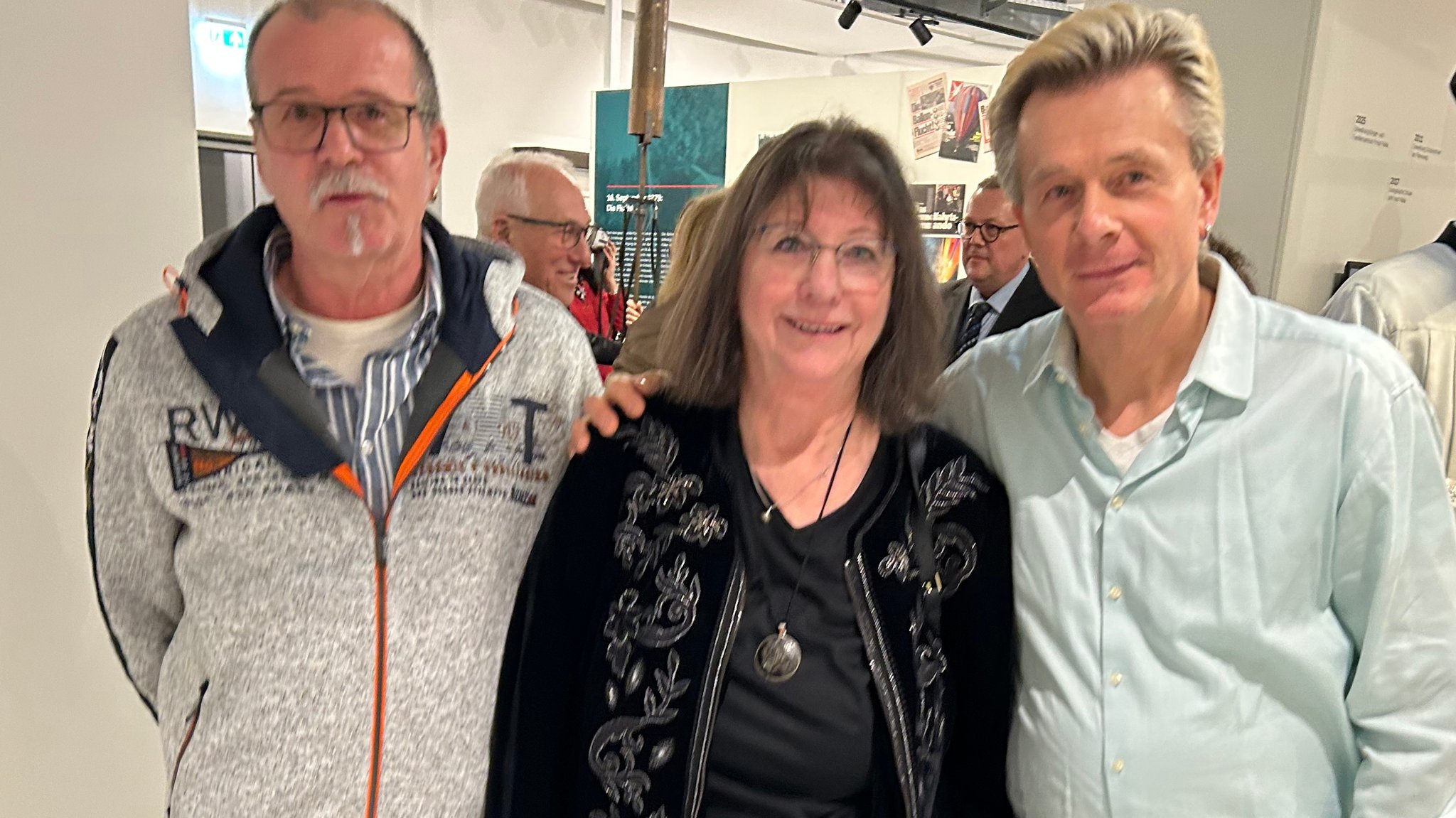 V. links: Frank Riedmann, geb. Strelzyk; Petra Wetzel; Andreas Strelzyk in Naila | Bild: BR / Markus Feulner V. links: Frank Riedmann, geb. Strelzyk; Petra Wetzel; Andreas Strelzyk in Naila