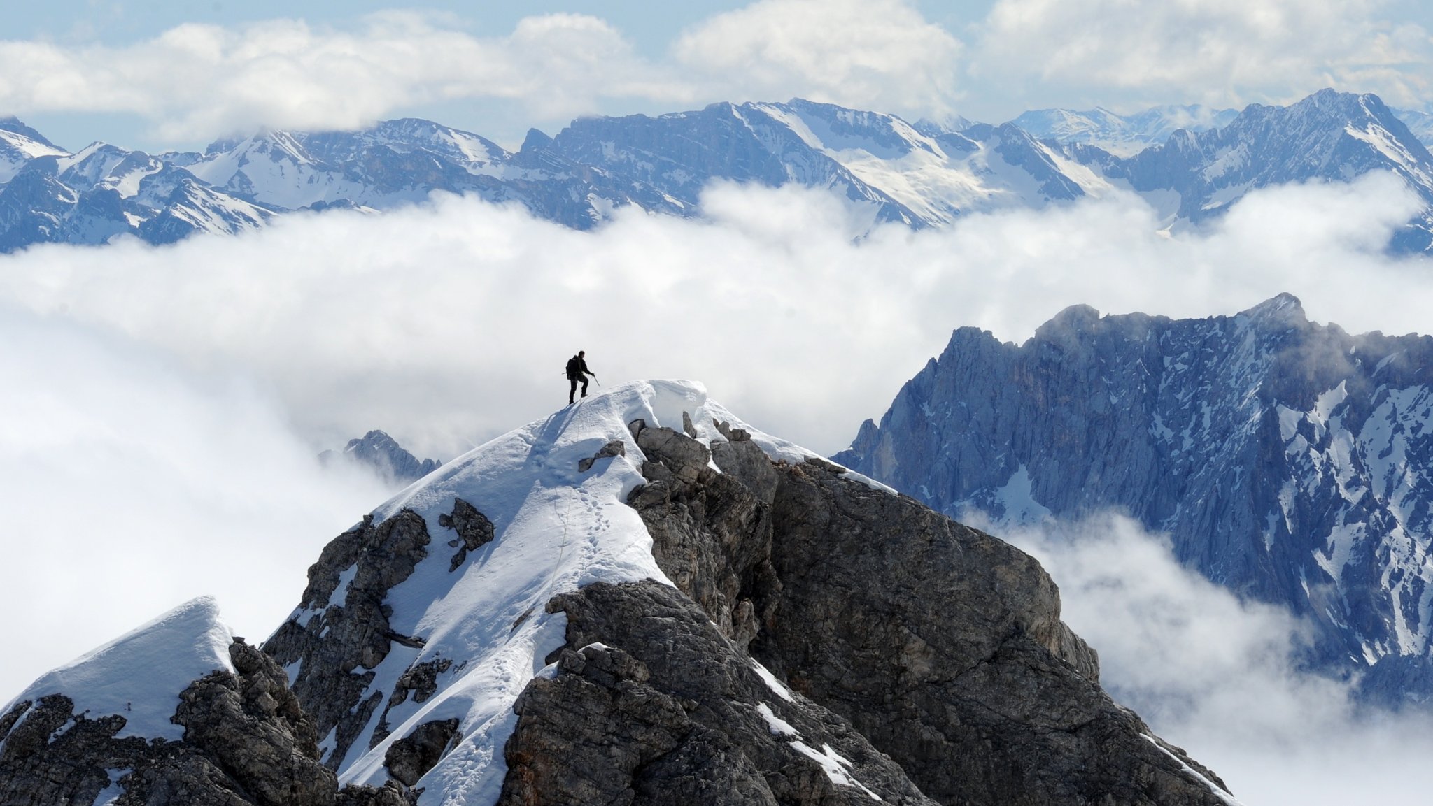 Mit Turnschuhen zum Bergsteigen: Wer zahlt die Rettung?