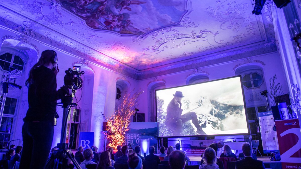 Kinovorführung im Barocksaal beim Bergfilmfestival Tegernsee
