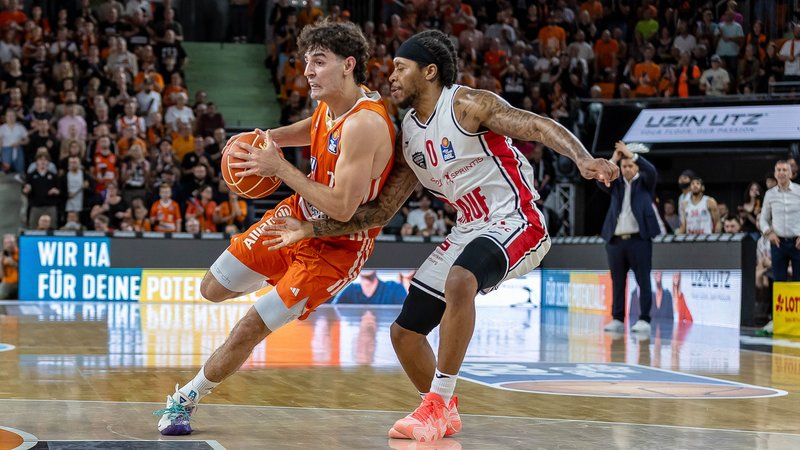 Spielszene ratiopharm Ulm - Würzburg Baskets | Bild: picture-alliance/dpa Spielszene ratiopharm Ulm - Würzburg Baskets