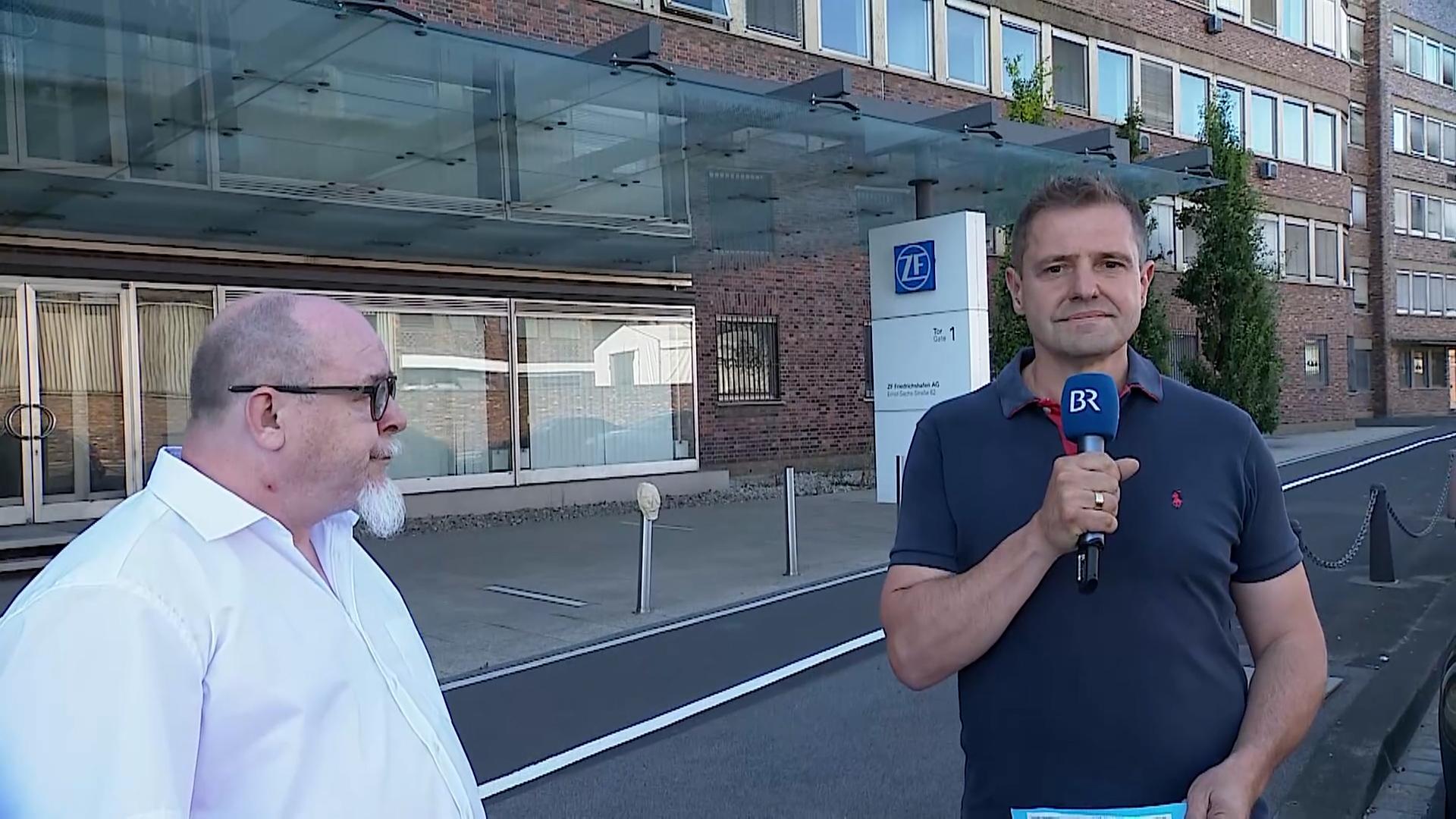 Ralph Wege und der ZF-Betriebsratsvorsitzende in Schweinfurt, Oliver Moll, im BR -Fernsehen.