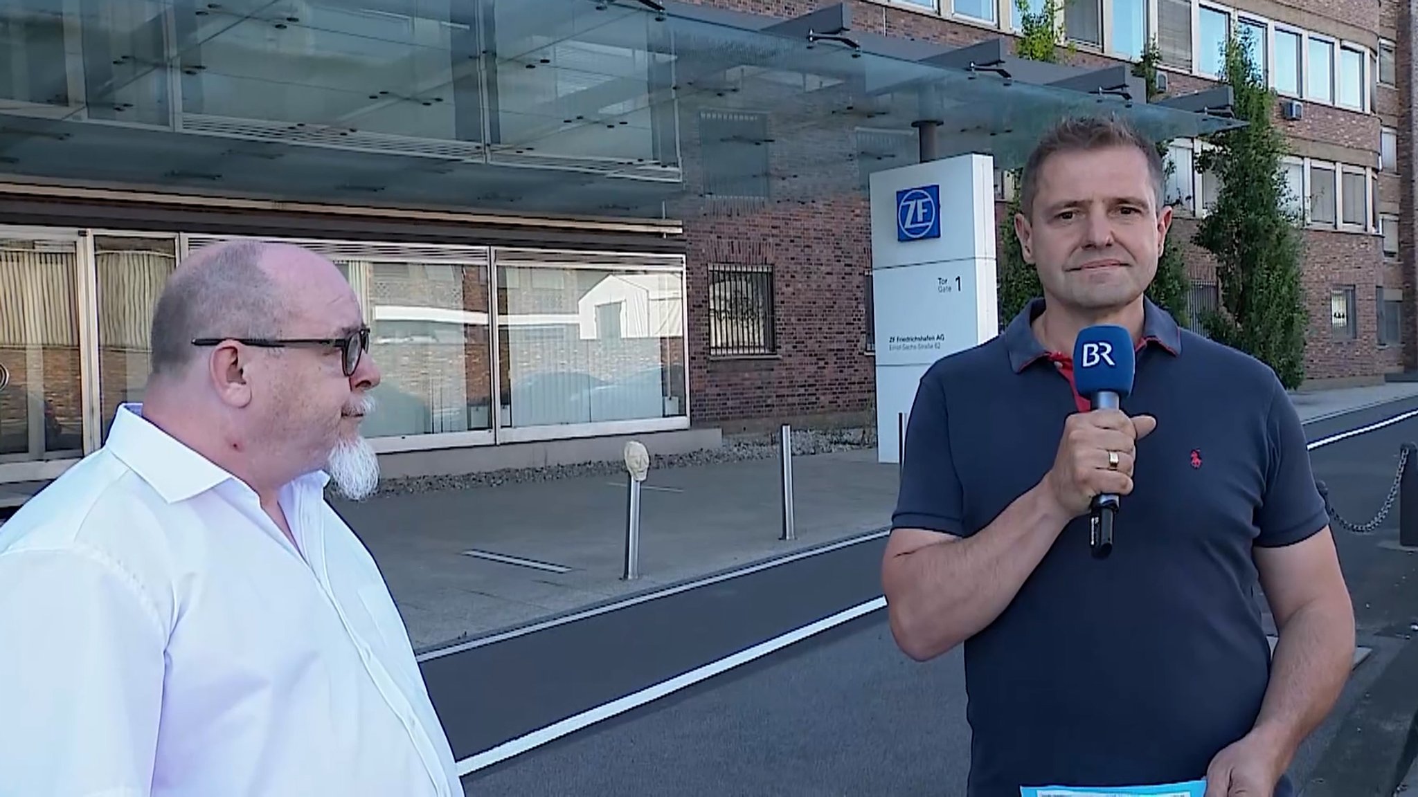 Ralph Wege und der ZF-Betriebsratsvorsitzende in Schweinfurt, Oliver Moll, im BR -Fernsehen.