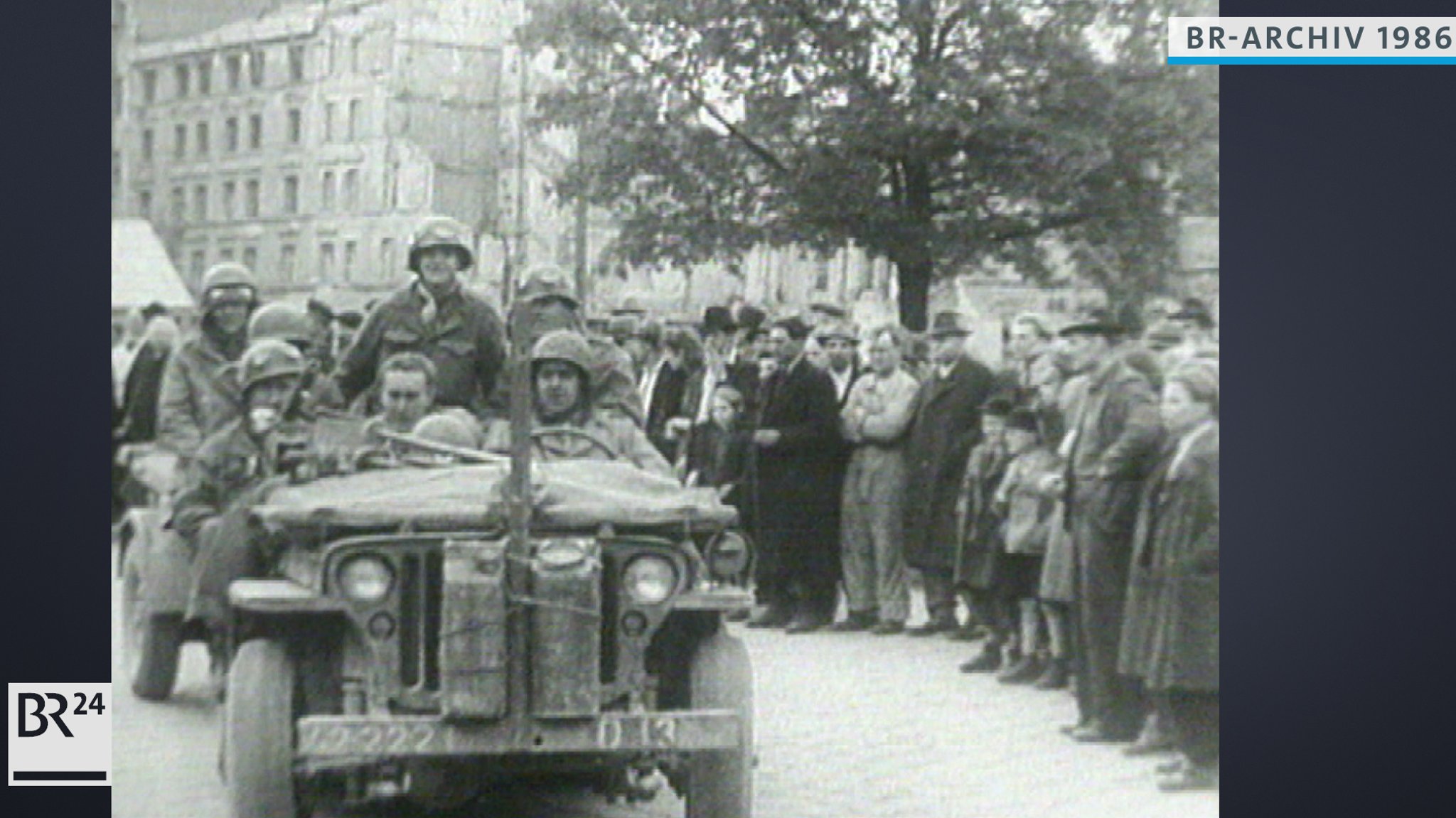 Soldaten der US-Army im Jeep