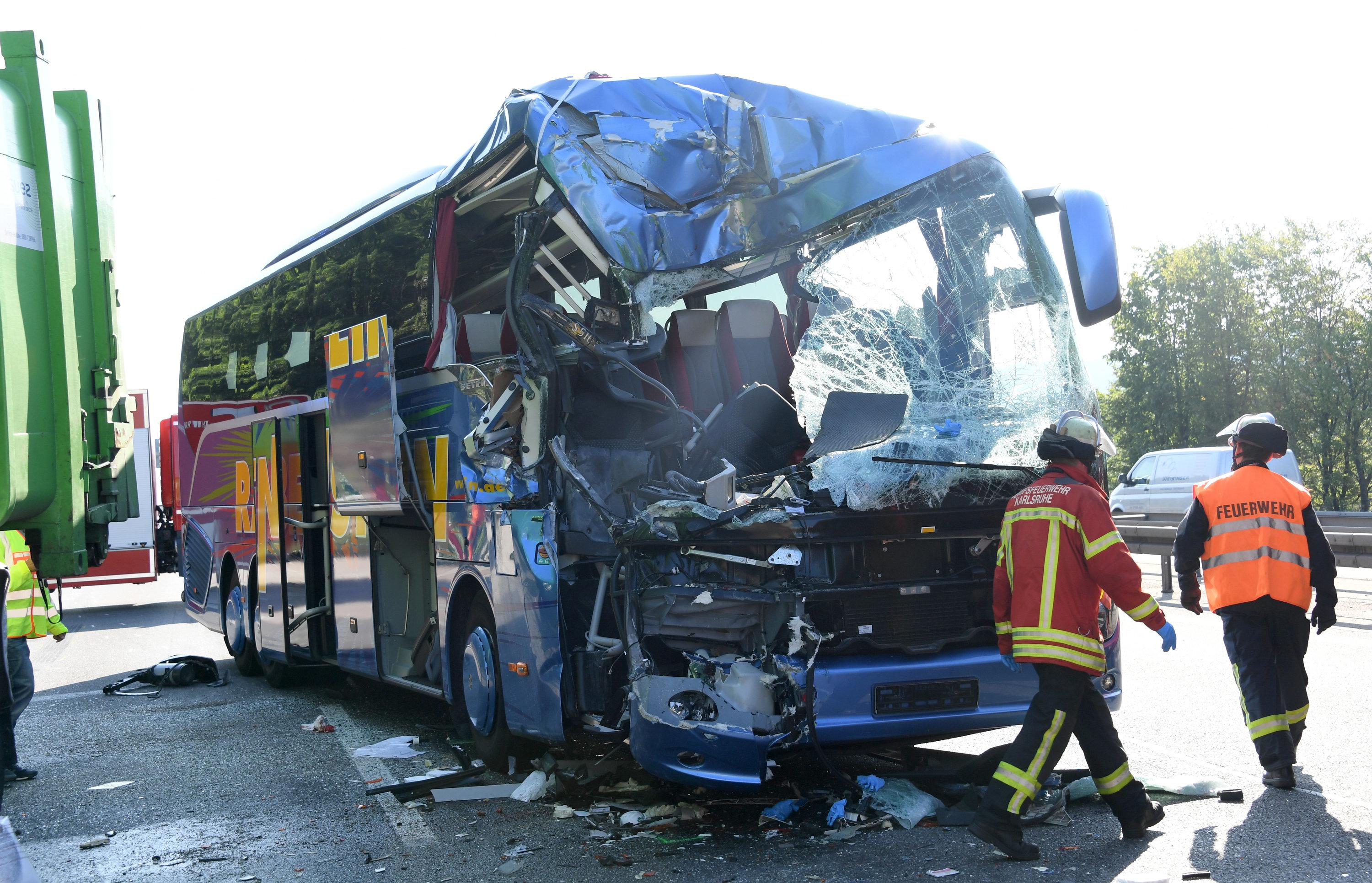 Reisebus-Unfall: Ein Toter Und 30 Verletzte | BR24