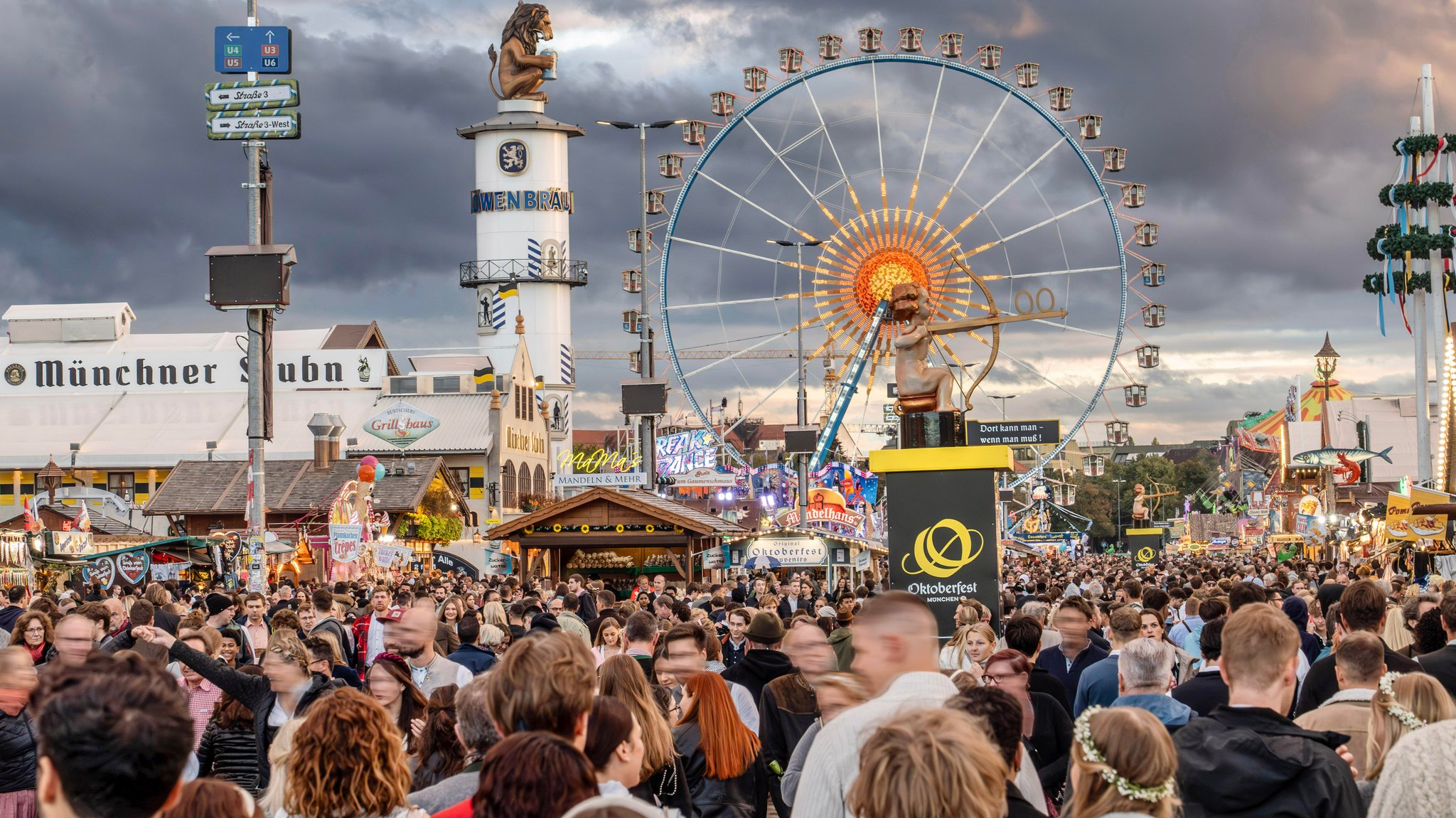 Oktoberfest 2024: Tausende Besucher bummeln über die Festwiese