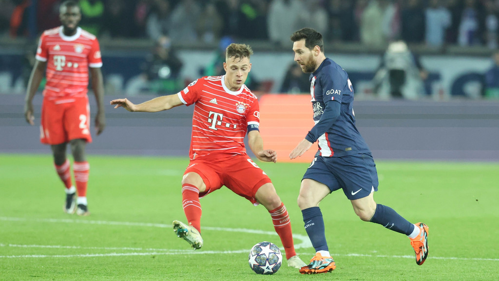 Lionel Messi (rechts) von Paris Saint Germain im Zweikampf mit Joshua Kimmich vom FC Bayern München.