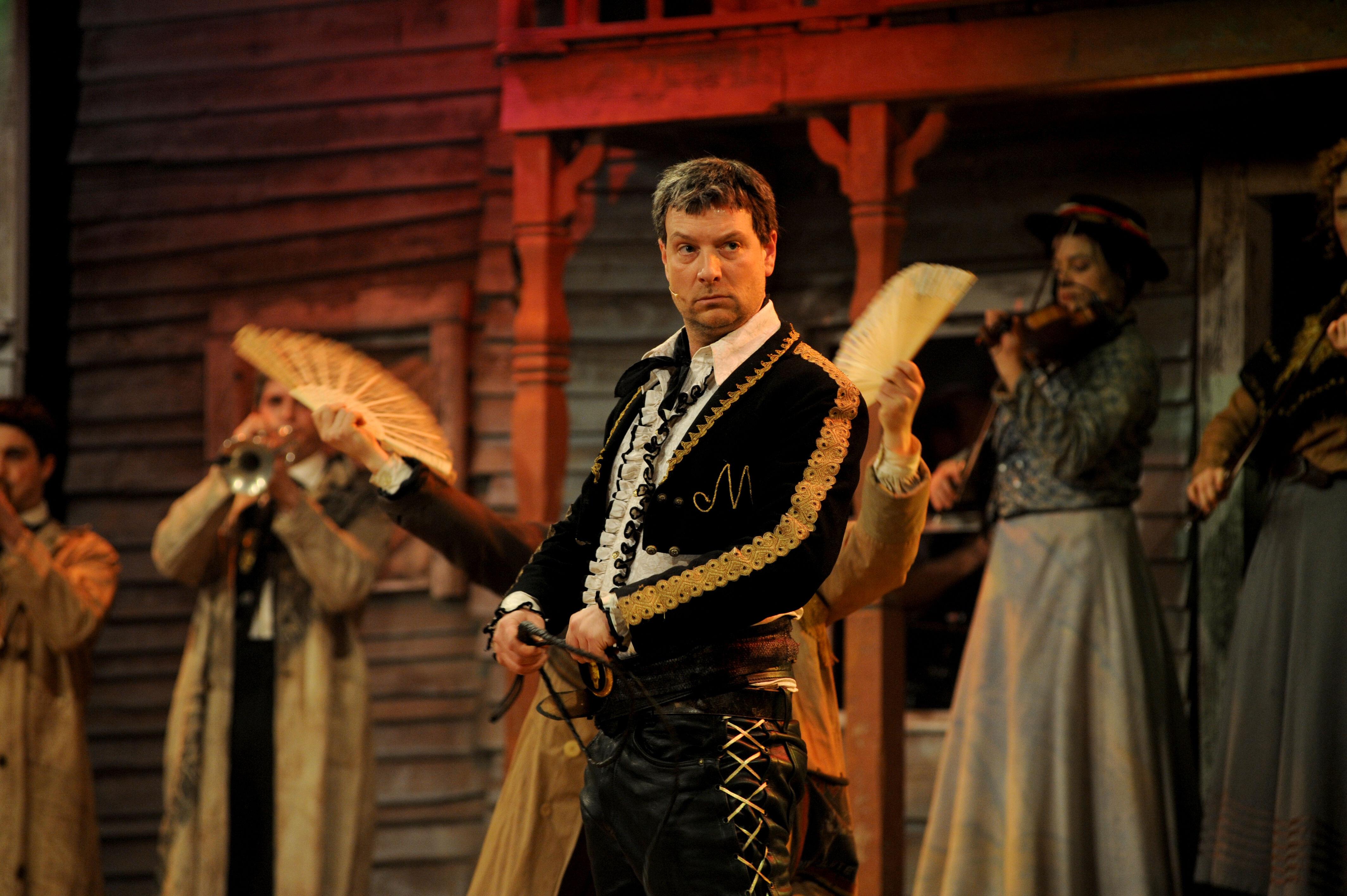 Darsteller Stefan Zinner (Markus Söder) während des Singspiels bei der Starkbierprobe auf dem Münchner Nockherberg.