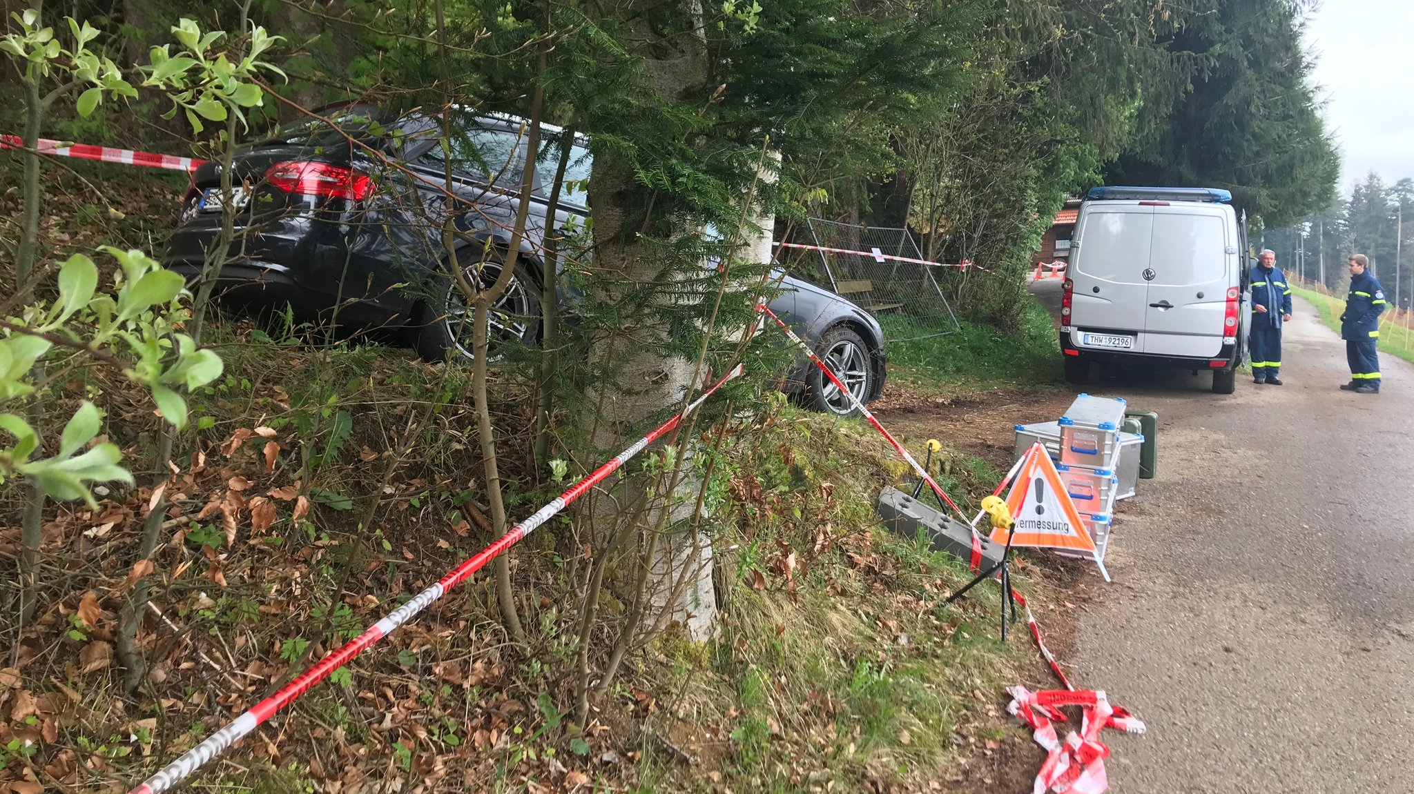 Abgesperrter Bereich 50 Meter vor dem betroffenen Wohnhaus.