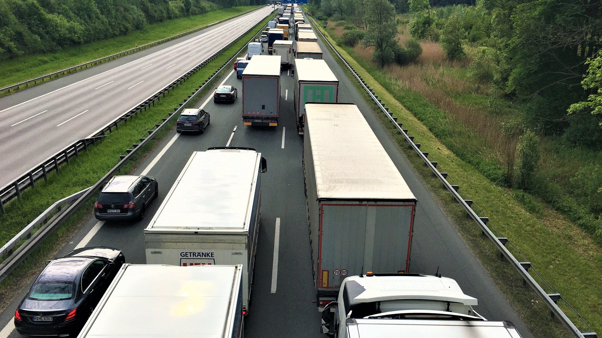 LKW Stau auf A8.