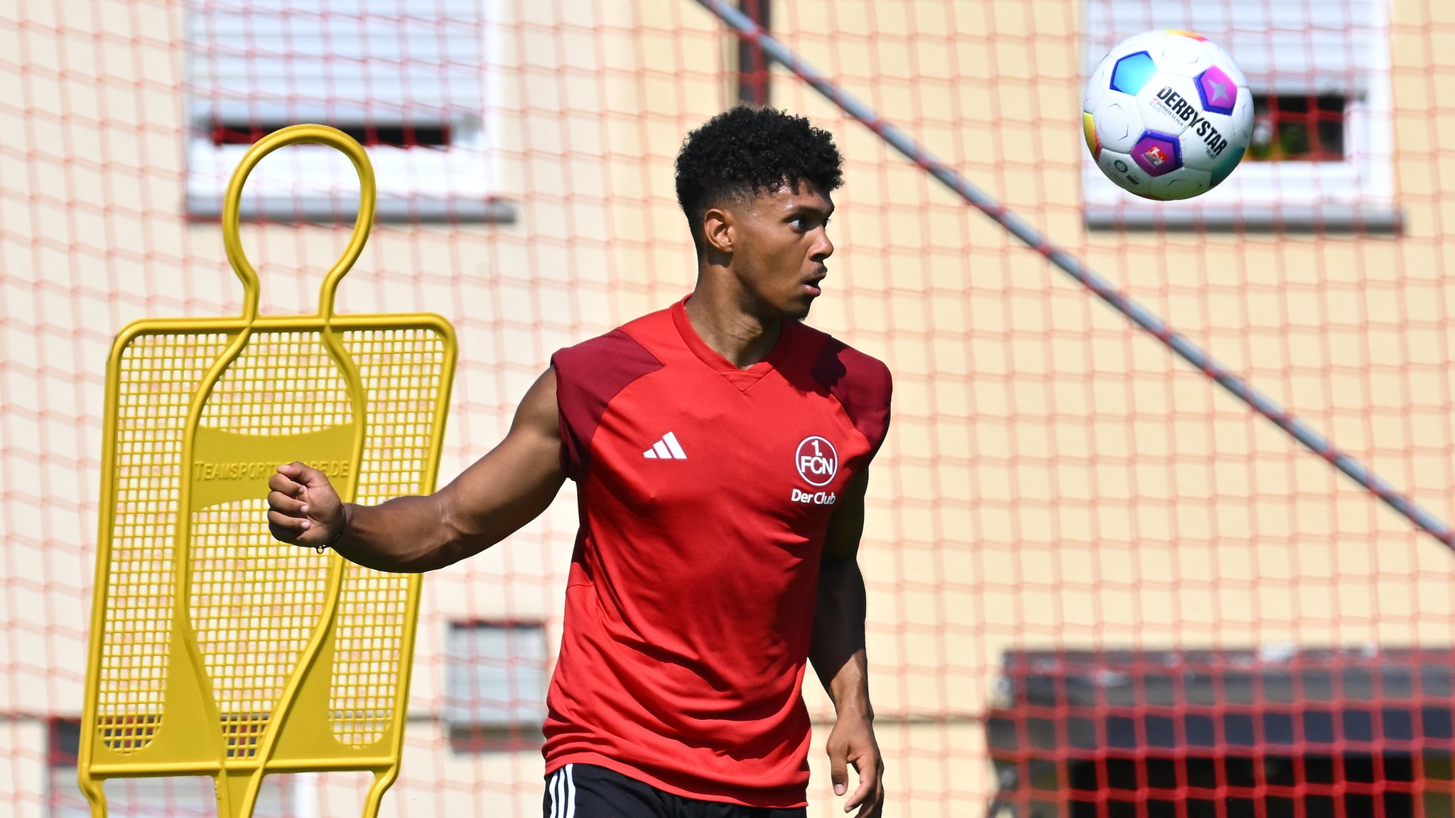 Niklas-Wilson Sommer beim Training des 1. FC Nürnberg.