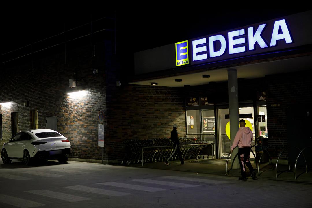 Edeka-Filiale bei Nacht