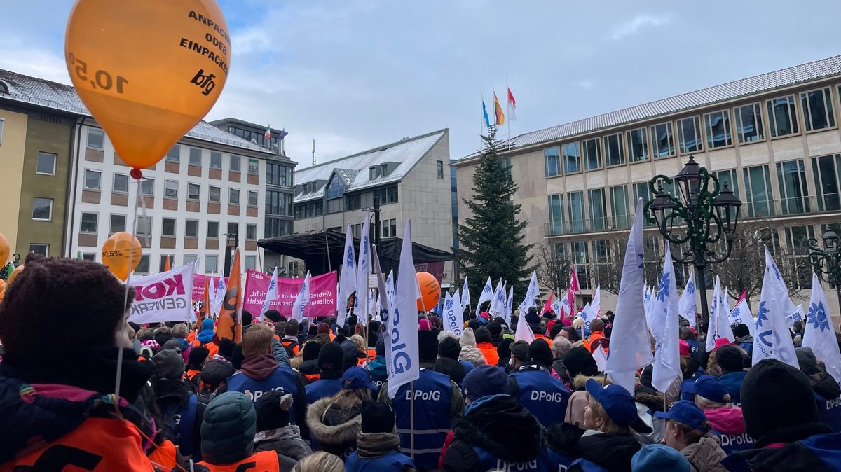 Demonstration der Beschäftigten des öffentlichen Dienstes in Bayern in Nürnberg
