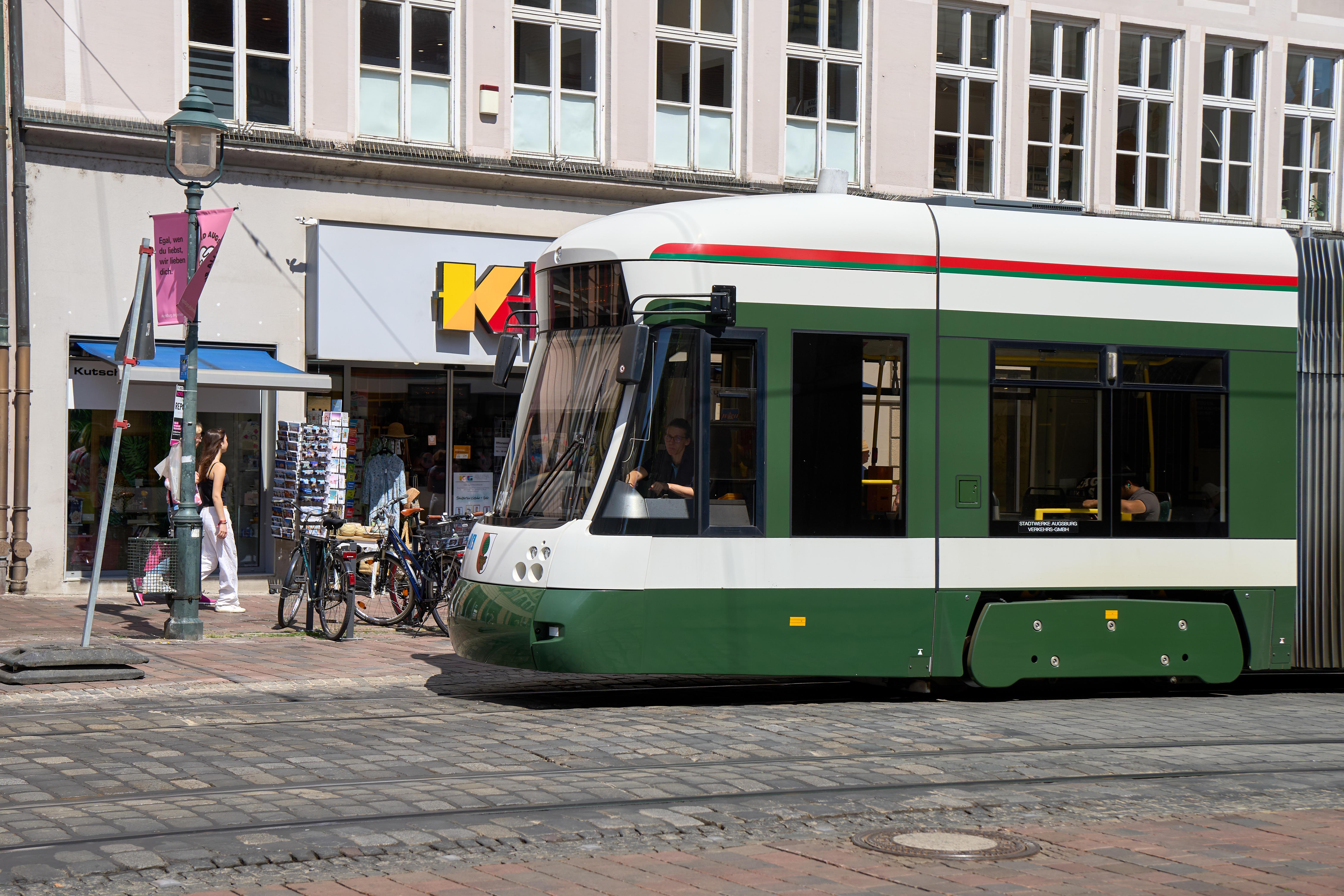 Eine Straßenbahn in Augsburg 