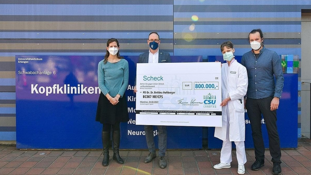 Die Spendencheck-Übergabe an das Uniklinikum Erlangen.