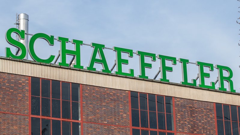 Schriftzug am Schaeffler-Werk in Schweinfurt | Bild: pa/dpa/K. Schmitt Schriftzug am Schaeffler-Werk in Schweinfurt