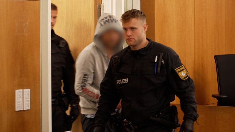 Zweiter Prozesstag in Aschaffenburg | Bild: Bayerischer Rundfunk 2025 Zweiter Prozesstag in Aschaffenburg