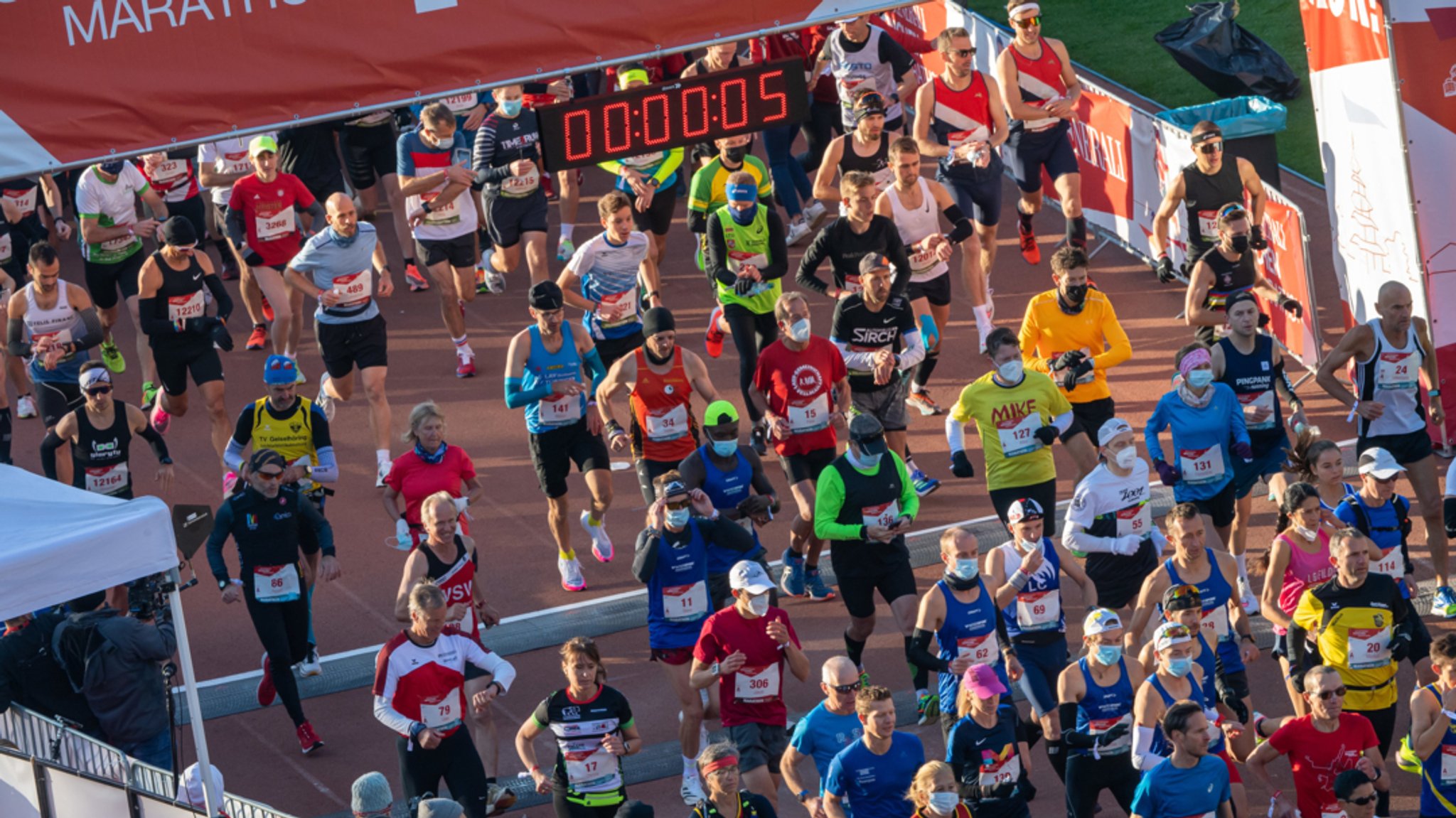 Marathonläufer beim Start (Symbolbild)