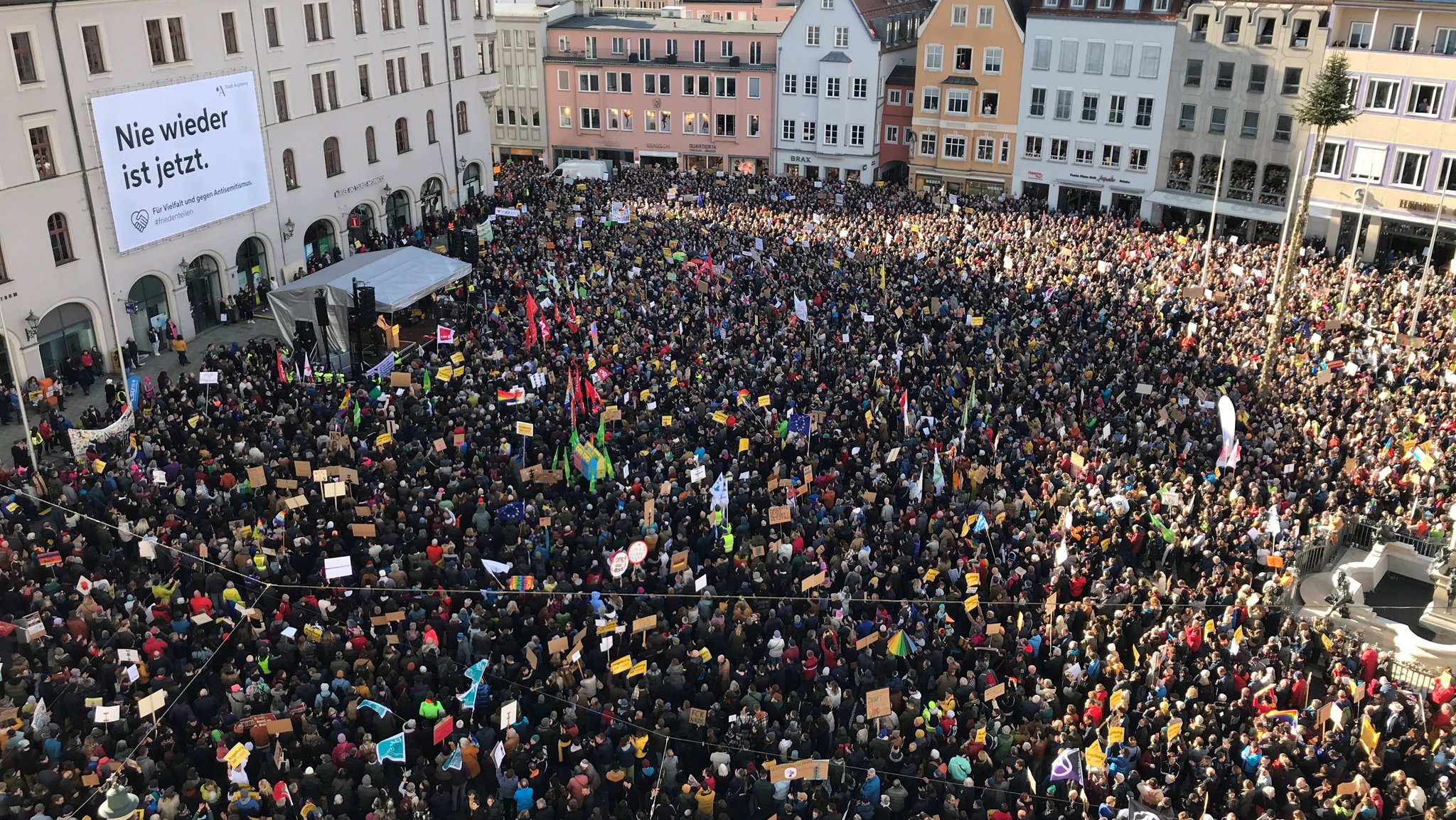 25.000 Menschen bei Demo gegen Rechtsextremismus in Augsburg