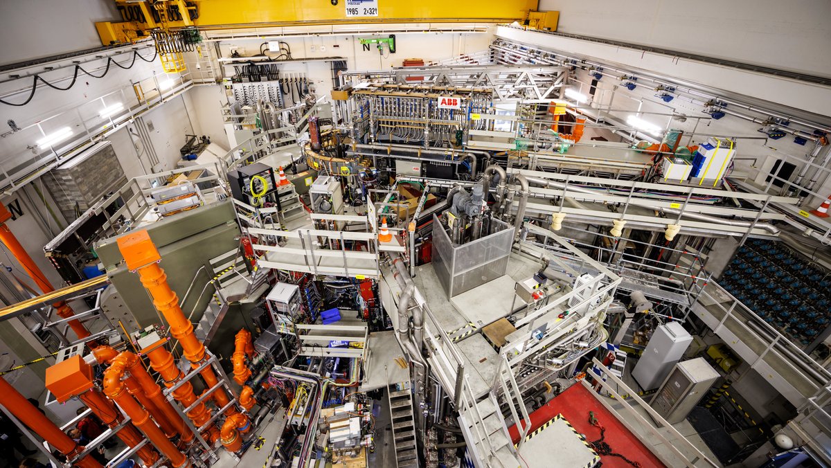 (Archivbild): Die Forschungsanlage ASDEX Upgrade am Max-Planck-Institut für Plasmaphysik (IPP) in Garching bei München. 