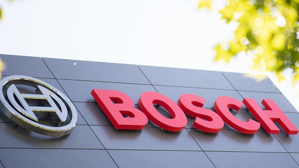 Das Logo und der Name des Autozulieferers Bosch