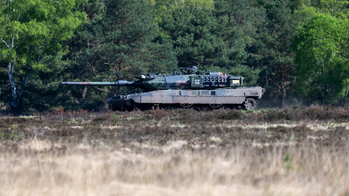 Der Kampfpanzer Leopard 2 und andere Rüstungsgüter werden bis heute überwiegend in teuren Kleinserien hergestellt. 